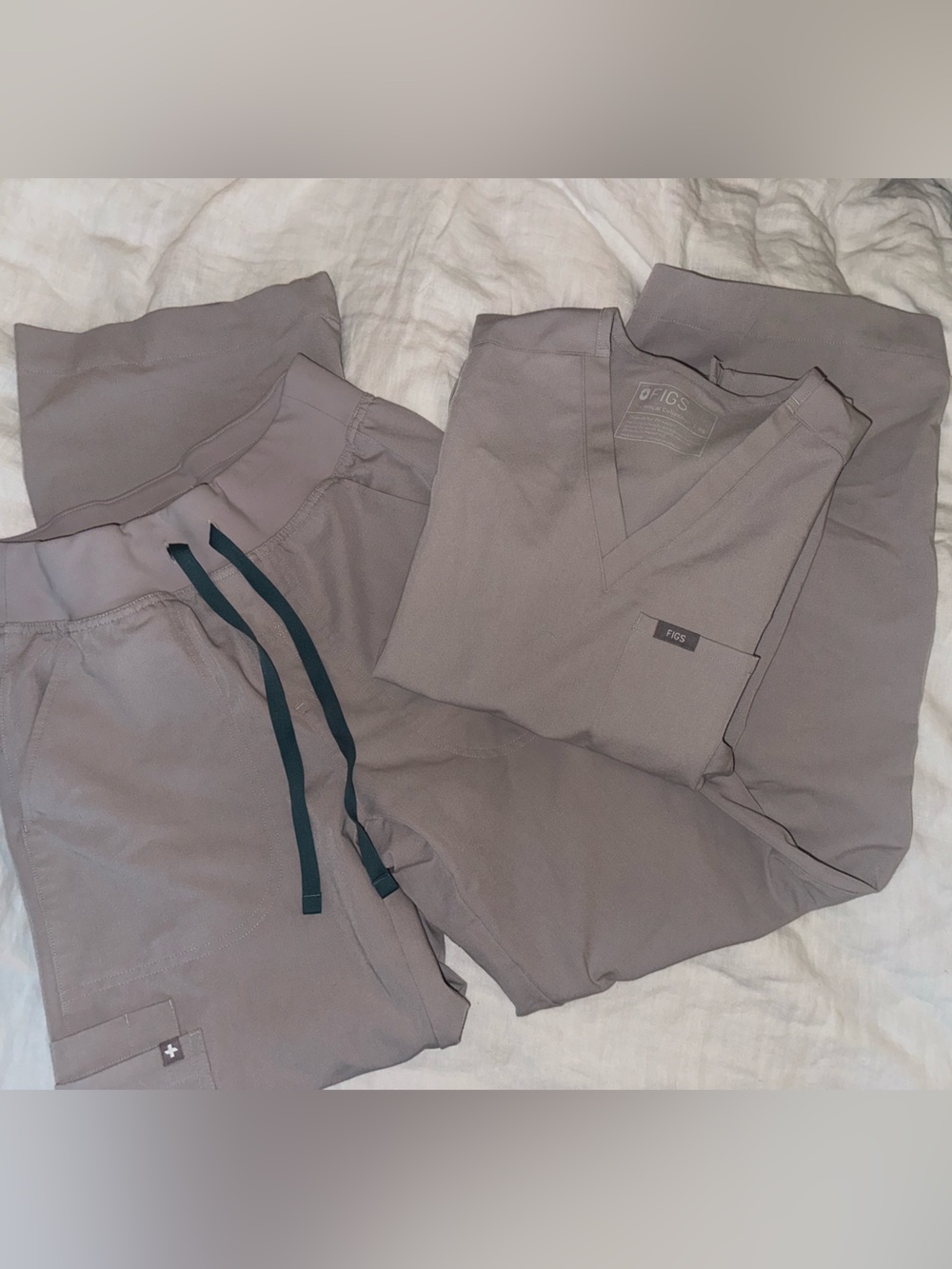 FIGS Set Light Taupe